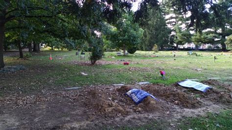 Decorating graves in islam. The prohibited ways of looking after graves include:...