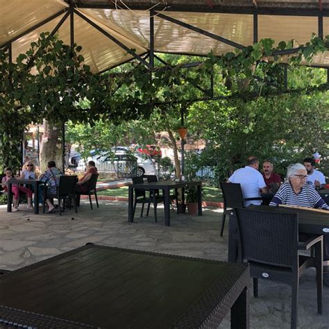 Dedepınarı Cafe & Alabalık Restaurant Altınoluk'ta Kafe. 