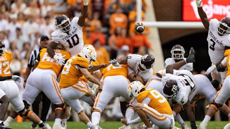 Dee Williams returns punt for go-ahead TD, No. 19 Tennessee beats Texas A&M 20-13