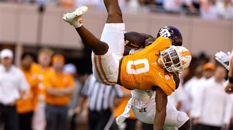 Dee Willliams returns punt for go-ahead TD, No. 19 Tennessee beats Texas A&M 20-13