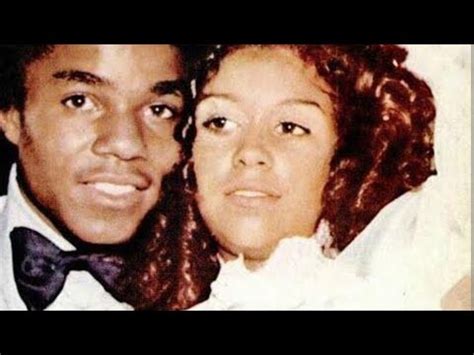 Dee dee jackson death. Posted On : May 20, 2018. The tragic murder of Tito Jackson’s wife, Dee Dee Jackson, rocked the entire Jackson family, whom Dee Dee was very close to. Dee Dee was married to Tito for 21 years (from 1972-1993) and is the mother of his three sons, Tarryll, Taj, and TJ (also known as the pop group, 3T). She was murdered on April 27, 1994. 