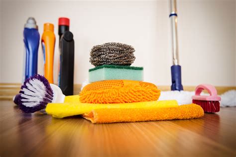 Deep clean. Our best advice for a thorough deep clean is to go room by room and ensure you cover all of the areas that need to be deep cleaned regularly. These are typically high-traffic areas such as your kitchen, living room, … 