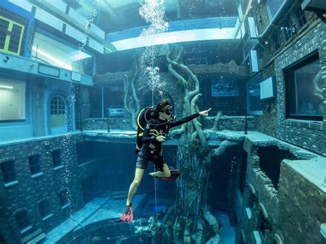 Deep dive dubai. Jul 10, 2021 · Deep Dive Dubai plunges over 196 feet, a depth that has already set the Guinness world record for the world's deepest swimming pool for diving. The facility beat out the former record-holder, Deep ... 