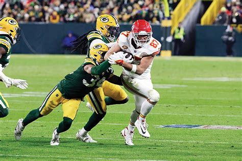 Defending champion Chiefs look vulnerable as they lose ground in AFC with loss to Packers