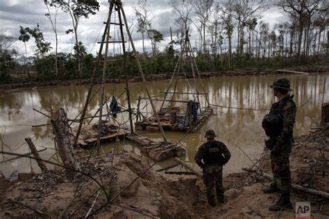 Defense operation targets illegal gold mining in Peruvian Amazon.