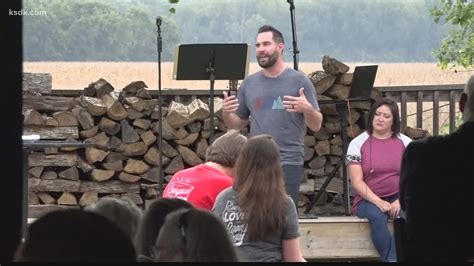 Defiance church offers beer during Sunday services - KSDK