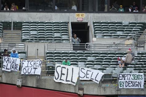 Defiant A's fans hold 'Reverse Boycott' at Coliseum for Tuesday's game