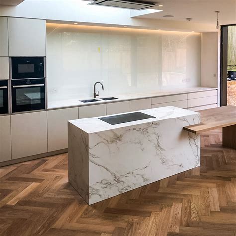 Dekton vs quartz. Dekton is a an exceptionally strong man-made material manufactured by Cosentino. Like its rival product, Neolith, it's 100% natural. It comes in as little as ... 