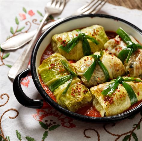 Deliciously Stuffed Cabbage Rolls: An Irresistible Comfort Food