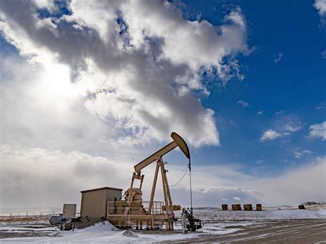 Deloitte report forecasts oil prices to rise modestly over next three months