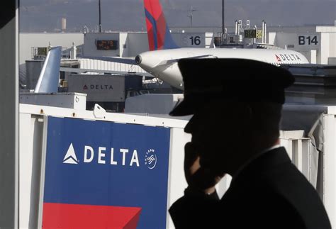Delta jobs detroit. But there's nothing like being able to fly for free as much as you wa... The average Delta Air Lines salary ranges from approximately $41,509 per year for Sales Support Representative to $192,602 per year for Pilot. Average Delta Air Lines hourly pay ranges from approximately $15.21 per hour for Cleaner to $70.00 per hour for IT Analyst. 