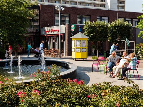 Dementia Village The Hogeweyk in The Netherlands - Be …