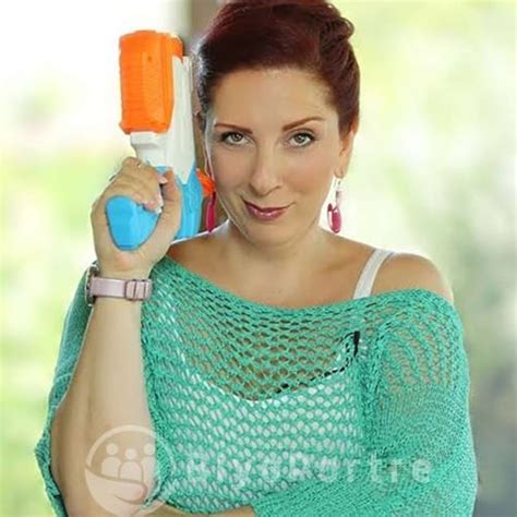 Demet Tuncer Kim Kimdir. 