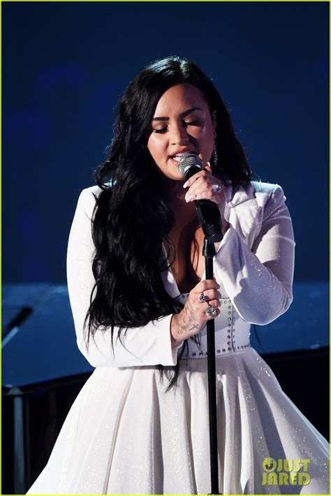 Demi Lovato gives rousing performance of new song