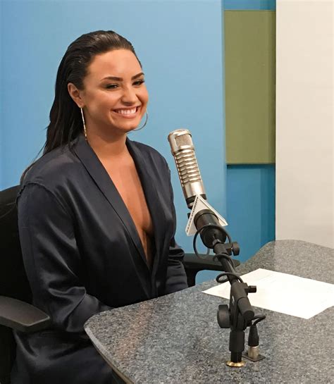 Demi lovato nyde. La ex estrella de Disney de 28 años de edad, Demi Lovato, ha contado en más de una ocasión la dura adolescencia que ha tenido marcada por constantes abusos y una fuerte sobredosis. Sobre todo ... 