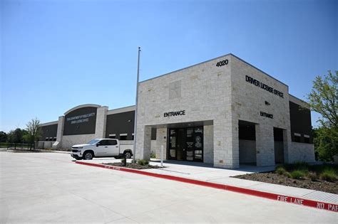 Denton DPS Office. The Denton DPS Office is located in Denton, Texas and offers all of these services: Driver's License and Renewal, Identification Cards, Written Test, Road Test, Commercial Driver's License (CDL), CDL Written Test, CDL Driving Test at this location.. 