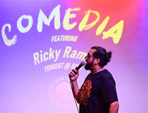 Denver’s only bilingual comedy mic opens doors for Latino hopefuls
