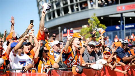 Denver Broncos fans prefer to date other Broncos fans, survey finds
