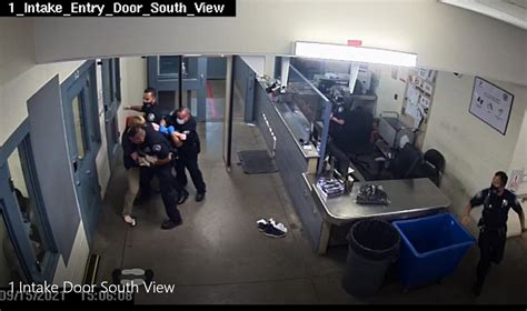 Denver deputy suspended 10 days for punching inmate in the face