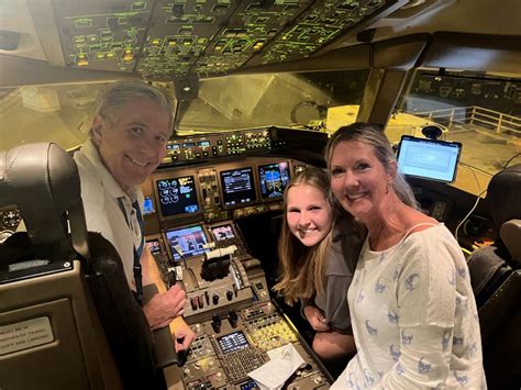Denver pilot on vacation flies over 300 passengers stuck on Maui