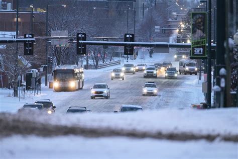 Denver weather: Light snowfall in metro Wednesday morning