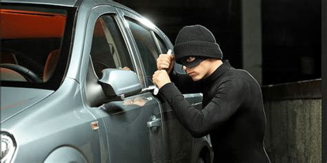 Departamentos policiales explican cómo prevenir los robos de autos