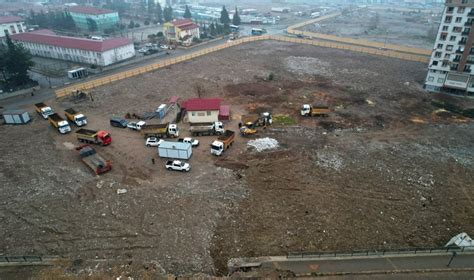 Depremde 96 kişinin öldüğü Ebrar Sitesi F Blok'un yıkılmasına ilişkin davanın görülmesine başlandı