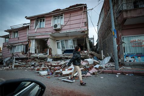 Depremlerden etkilenen 11 il, bir yılda 57 bin 15 kez sallandı - Son Dakika Haberleri