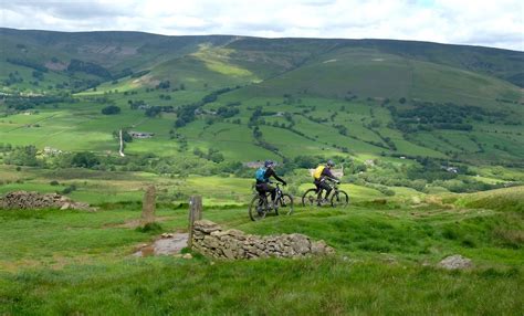 Derbyshire and the peak district mountain bike guide. - Teaching suzuki cello a manual for teacher and parents.