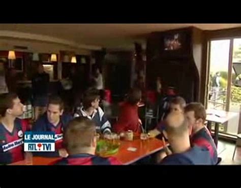 Des hockeyeurs belges nus dans Paris - Video RTL info 19h le