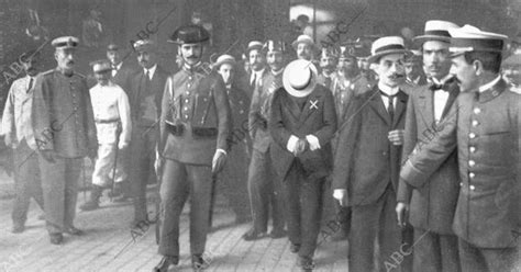 Desarme de la policía nacional de 1916. - Turvallisuus ja luotettavuus julkisen sektorin vastuualueina.
