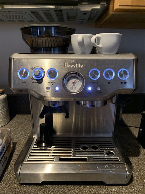 Descale breville espresso machine. Grind, dose and extract all in one. Create third wave specialty coffee at home from bean to espresso in less than a minute. The Barista Express allows you to grind the beans right before extraction for rich full flavor and precise … 