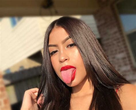 Desiree Montoya is an Instagram star and TikTok star. Montaya is renowned for her lipsyncs videos on TikTok. She is also a brand ambassador of Fashion Nova. Who are the parents of Desiree Montoya? Desiree Montoya was born on the 23rd of February 2005 in Texas. Currently, she is 18 years old. She is of Spanish ancestry. She has two siblings.