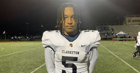 Clarkston (Mich.) senior Desman Stephens is a multi-talented player who committed to USC as a linebacker and spoke to 247Sports about why he's going out to the West Coast for college. 247Sports FB Rec. 