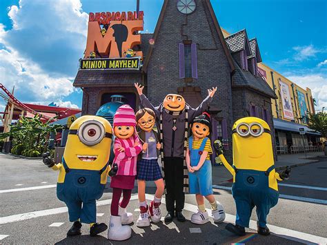 Despicable me minion mayhem ride .  ...