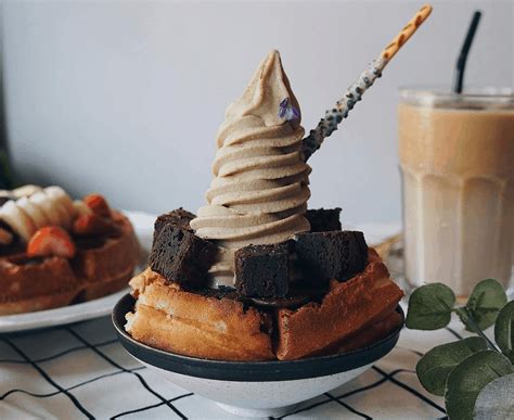 Best Desserts in Nashville, TN - Mattheessen's, Baked on 8th, The Tennessee Cobbler Company, The Beignet Bar, Barbara's Southern Pies, The Baked Bear, Five Daughters Bakery - East Nashville, Goo Goo Chocolate Co, HiFi Cookies, Pink Door Cookies . 