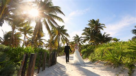 Destination wedding mexico. Gorgeous wedding locations like Cancun, Riviera Maya, Playa del Carmen, Tulum and more. Here are our favorite in the east. Dreams Vista Cancun Golf & Spa … 