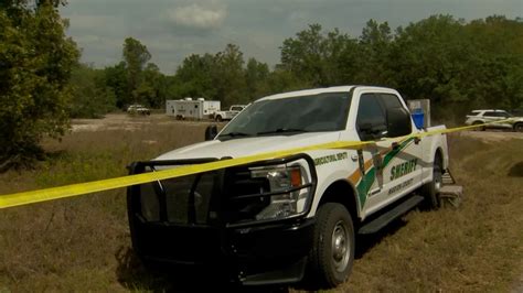Detienen a dos jóvenes por el triple homicidio de unos adolescentes en Florida Central, según el sheriff