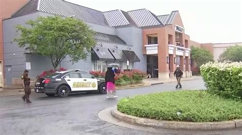 Detienen a un sospechoso tras informes de disparos en St. Charles Towne Center en Maryland