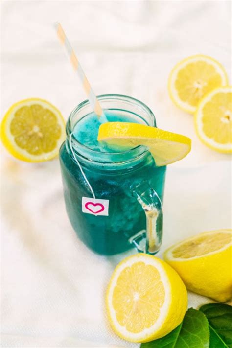 Detoxifying Spirulina Mermaid Lemonade Recipe