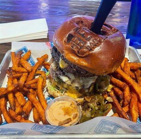 Detroit burger bar. Mercury Burger & Bar in Detroit, MI, is a well-established American restaurant that boasts an average rating of 4.4 stars. Learn more about other diner's experiences at Mercury Burger & Bar. Today, Mercury Burger & Bar will be open from 11:00 AM to 10:00 PM. 