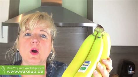 Deutsche Quasselstrippe fickt sich mit Banane