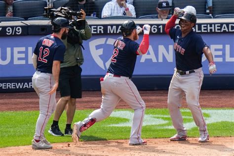 Devers, Turner, Jansen snatch victory from Yankees as Red Sox sweep rivals for second time