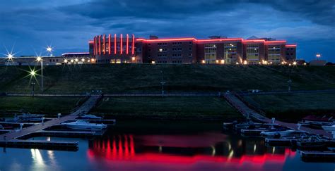 Devils lake casino. Casual hotel offering rooms, suites & cabins, plus lake-views, buffet dining & an indoor waterslide. 
