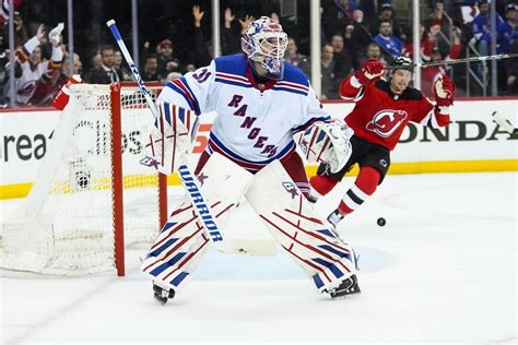 Devils shut out Rangers, 4-0, to pick up series lead