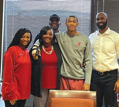  DeVonta Smith is an American football player who as of early December 2023, ... Together, the couple was blessed with a daughter named Kyse (b. September 2023). . 
