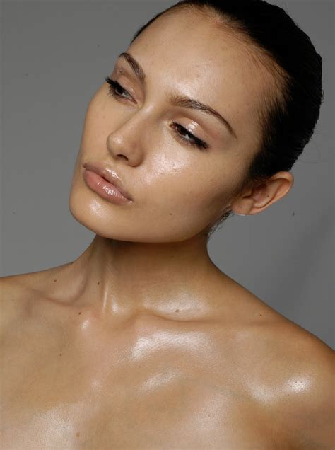 Jun 7, 2019 · To get this look, you’ll want to channel glow expert Nam Vo by becoming “a highlighting whore” across product categories. Start with some of her favorites that have some form of “dew” in the name, like Marc Jacobs Dew Drops and Tatcha Luminous Dewy Skin Mist. 5. Sunny Skin. glossier. 3.0M followers. glossier.. 