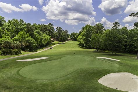Diamondhead country club. Diamondhead Country Club has been a favorite on the Mississippi Gulf Coast for nearly 50 years and continues to attract golfing guests from all over the country. Diamondhead is the highest elevation along the Gulf Coast from Tampa to Houston. 