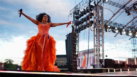 Diana ross tour. By ABC News. July 10, 2000, 2:45 PM. July 10 -- Diana Ross ’ s Return to Love tour has turned into a “ return the tickets ” fiasco. Promoters pulled the plug on the remaining dates of what ... 