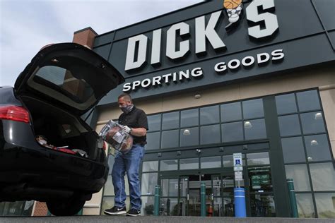 Dick's 2Q profit falls, and the retailer lowers its full-year outlook on worries about theft